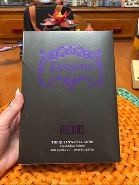 Disney Villains "The Queen's Spell Book" Eyeshadow Palette - Purple/Black
